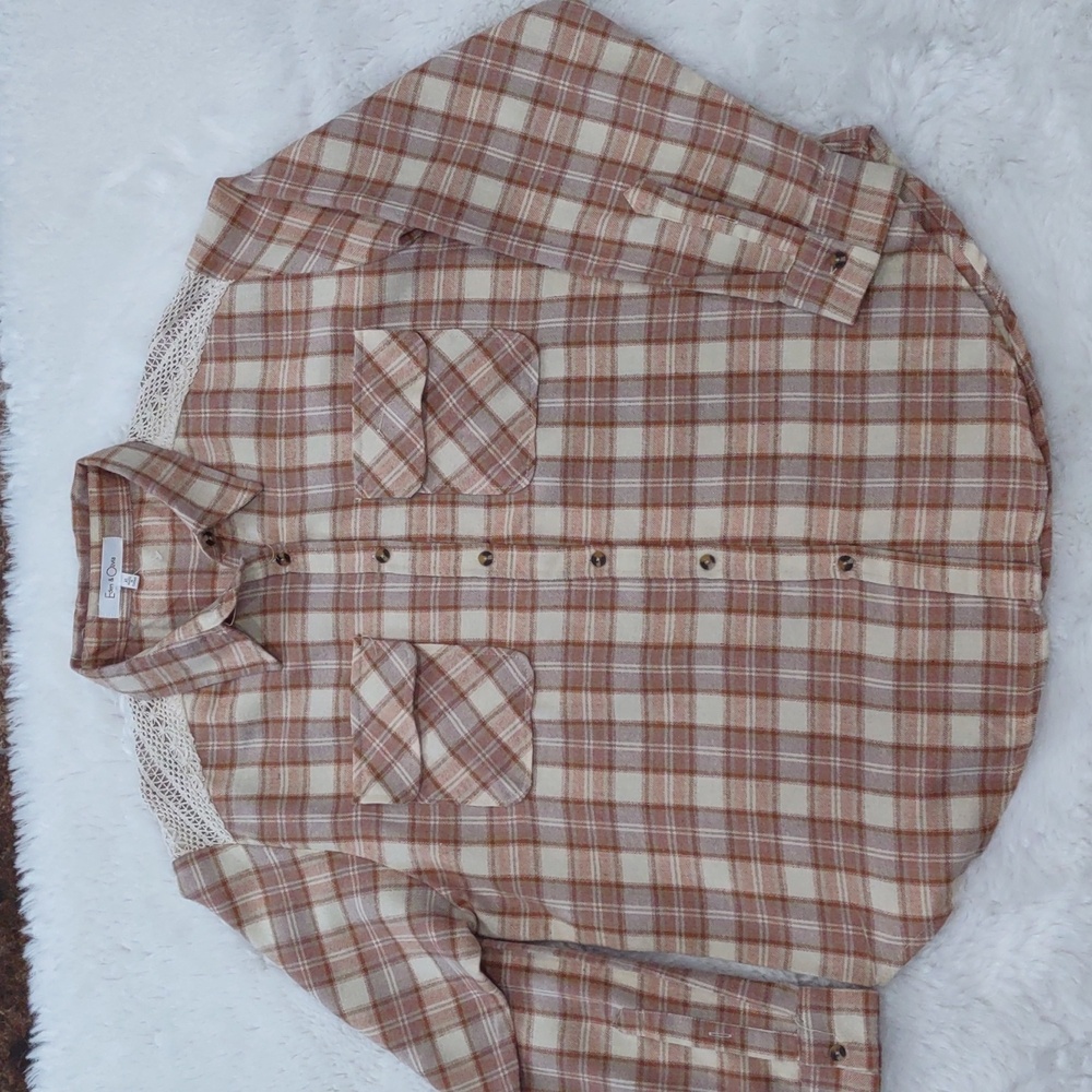 EDEN & OLIVIA LONG SLEEVE T-SHIRT.